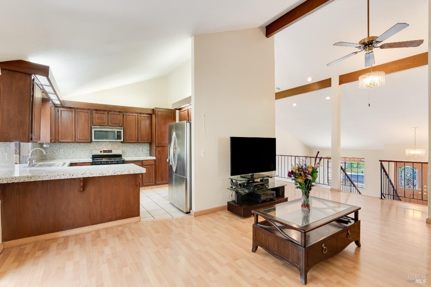 Detail Gallery Image 8 of 20 For 301 Sea Mist Dr, Vallejo,  CA 94591 - 3 Beds | 2 Baths