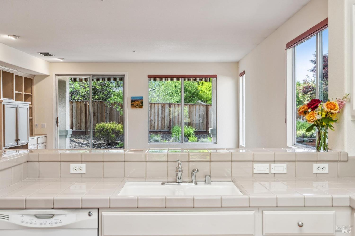 Detail Gallery Image 12 of 42 For 104 Plumeria Ct, Cloverdale,  CA 95425 - 2 Beds | 2 Baths