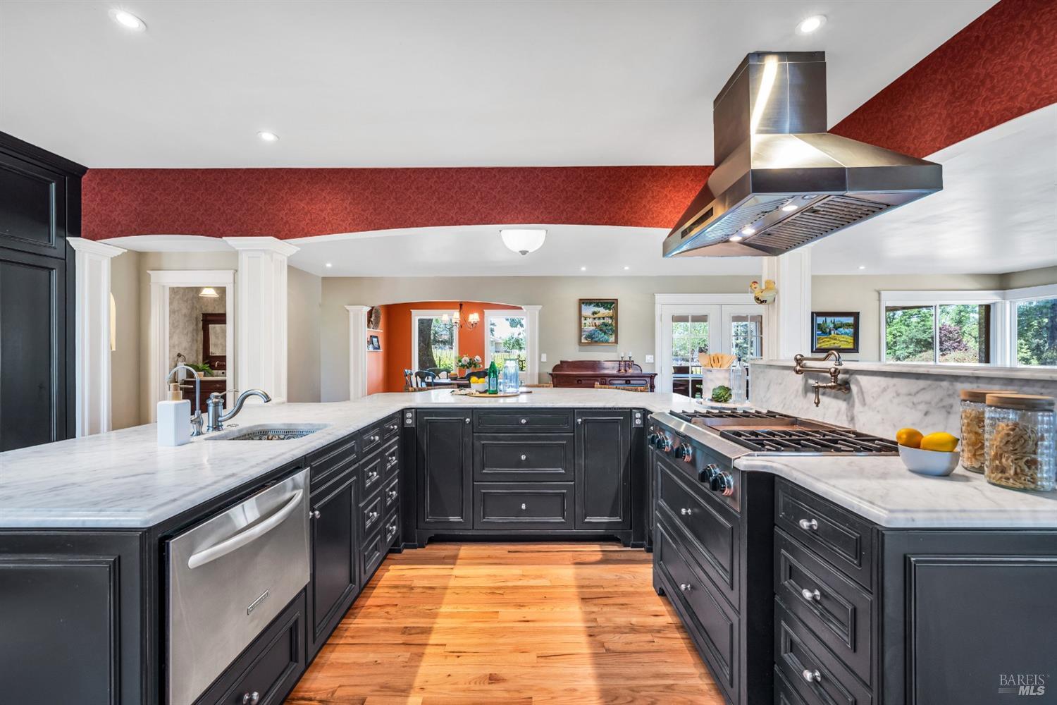 Detail Gallery Image 8 of 79 For 3950 Black Oak Dr, Santa Rosa,  CA 95401 - 4 Beds | 4/1 Baths