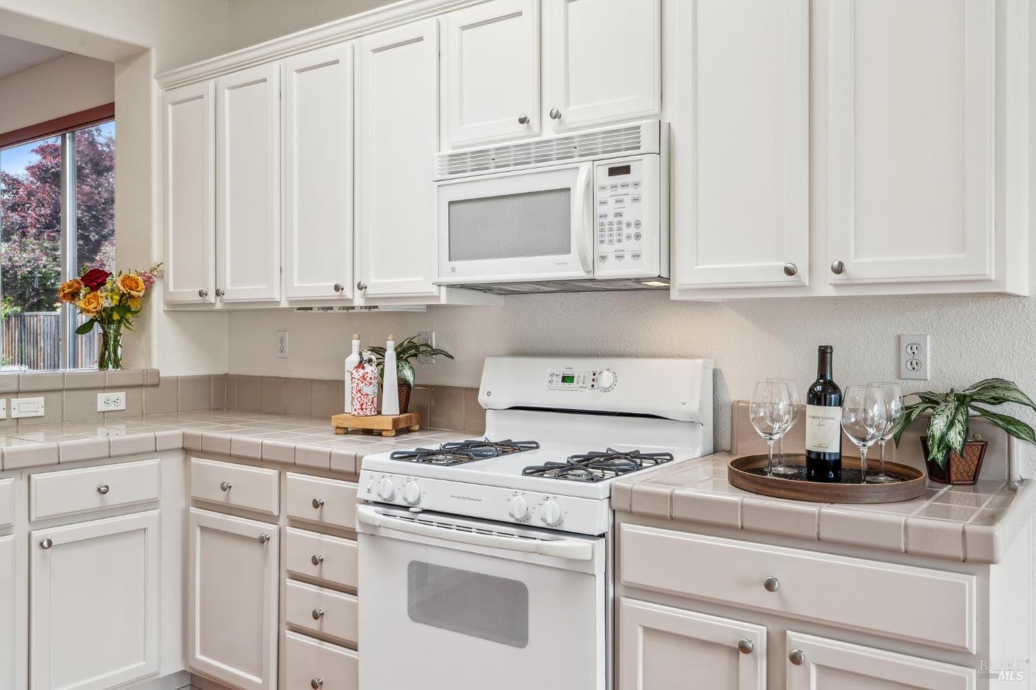 Detail Gallery Image 11 of 42 For 104 Plumeria Ct, Cloverdale,  CA 95425 - 2 Beds | 2 Baths