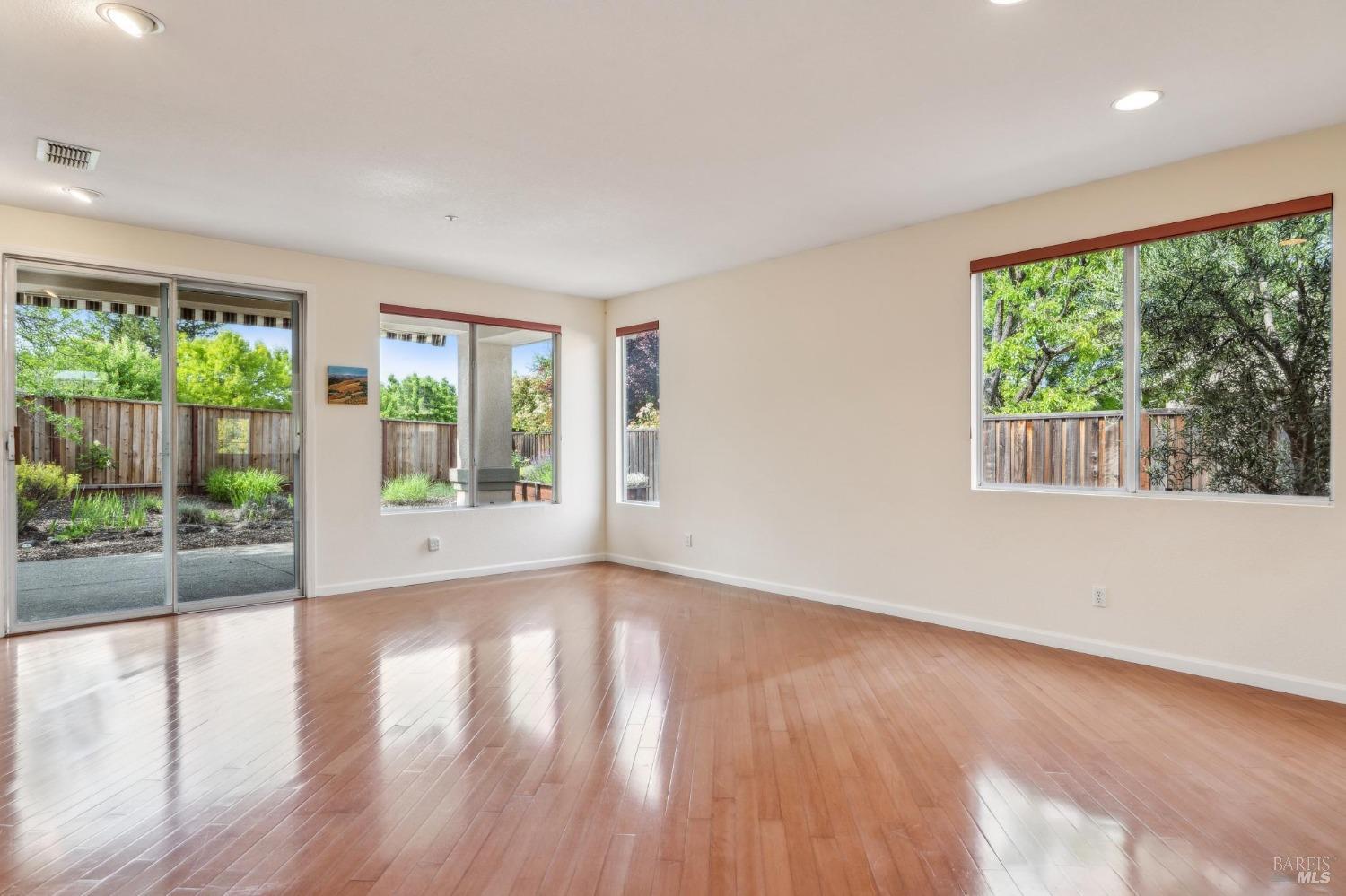 Detail Gallery Image 16 of 42 For 104 Plumeria Ct, Cloverdale,  CA 95425 - 2 Beds | 2 Baths