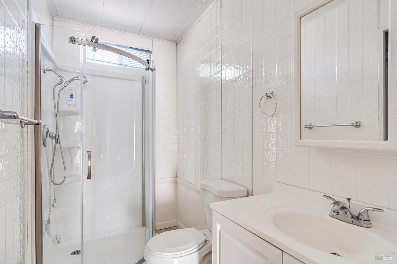 Detail Gallery Image 8 of 16 For 222 Arboleda Dr, Santa Rosa,  CA 95401 - 2 Beds | 2 Baths