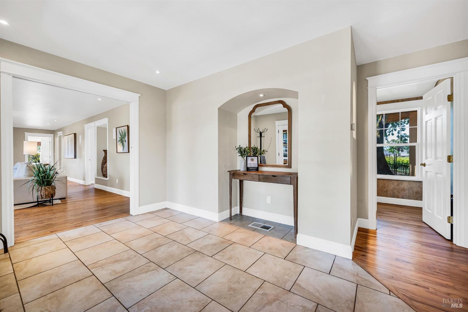 Detail Gallery Image 5 of 79 For 3950 Black Oak Dr, Santa Rosa,  CA 95401 - 4 Beds | 4/1 Baths