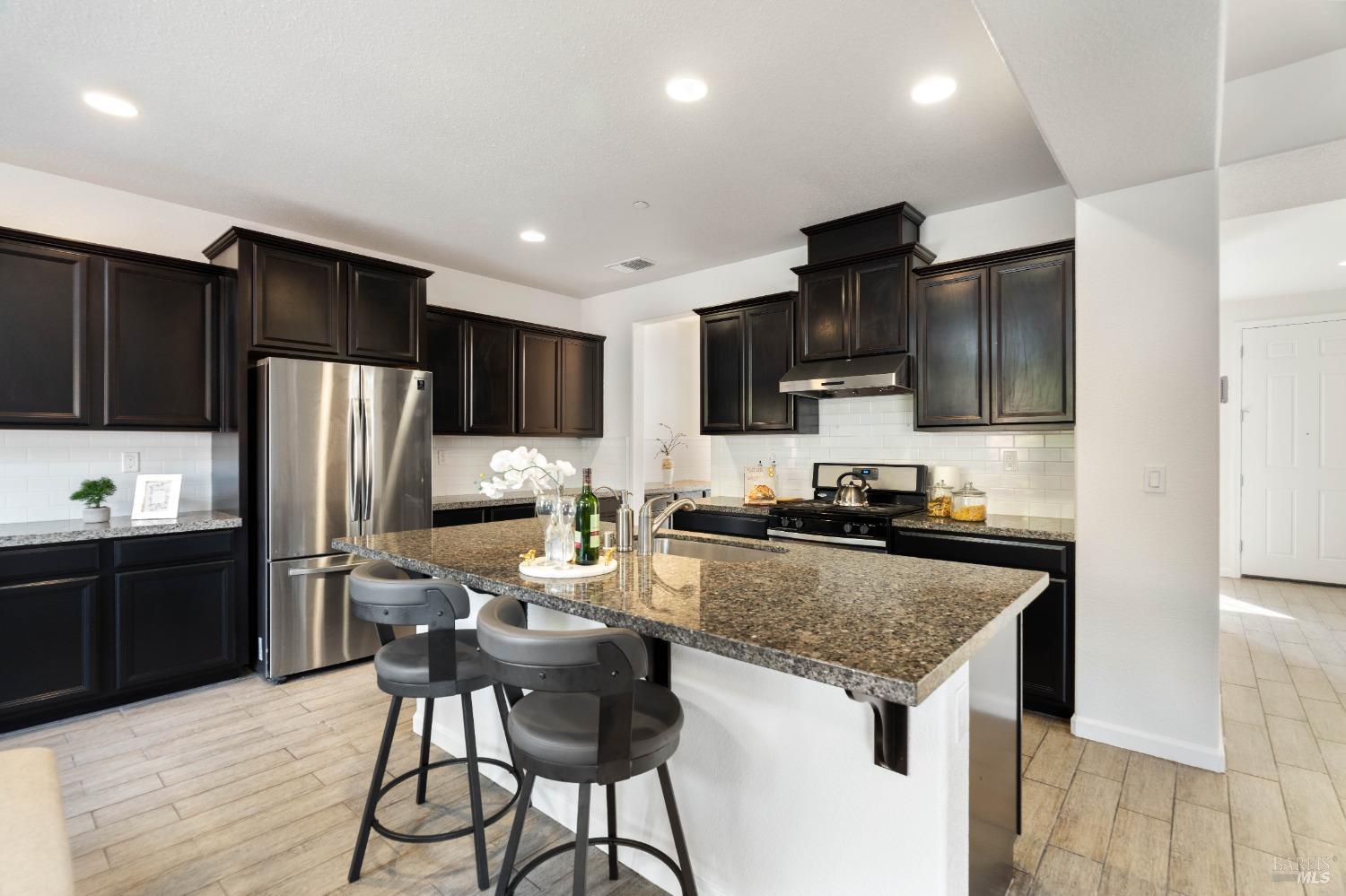 Detail Gallery Image 11 of 51 For 2326 Ray Venning Ct, Fairfield,  CA 94533 - 4 Beds | 3/1 Baths