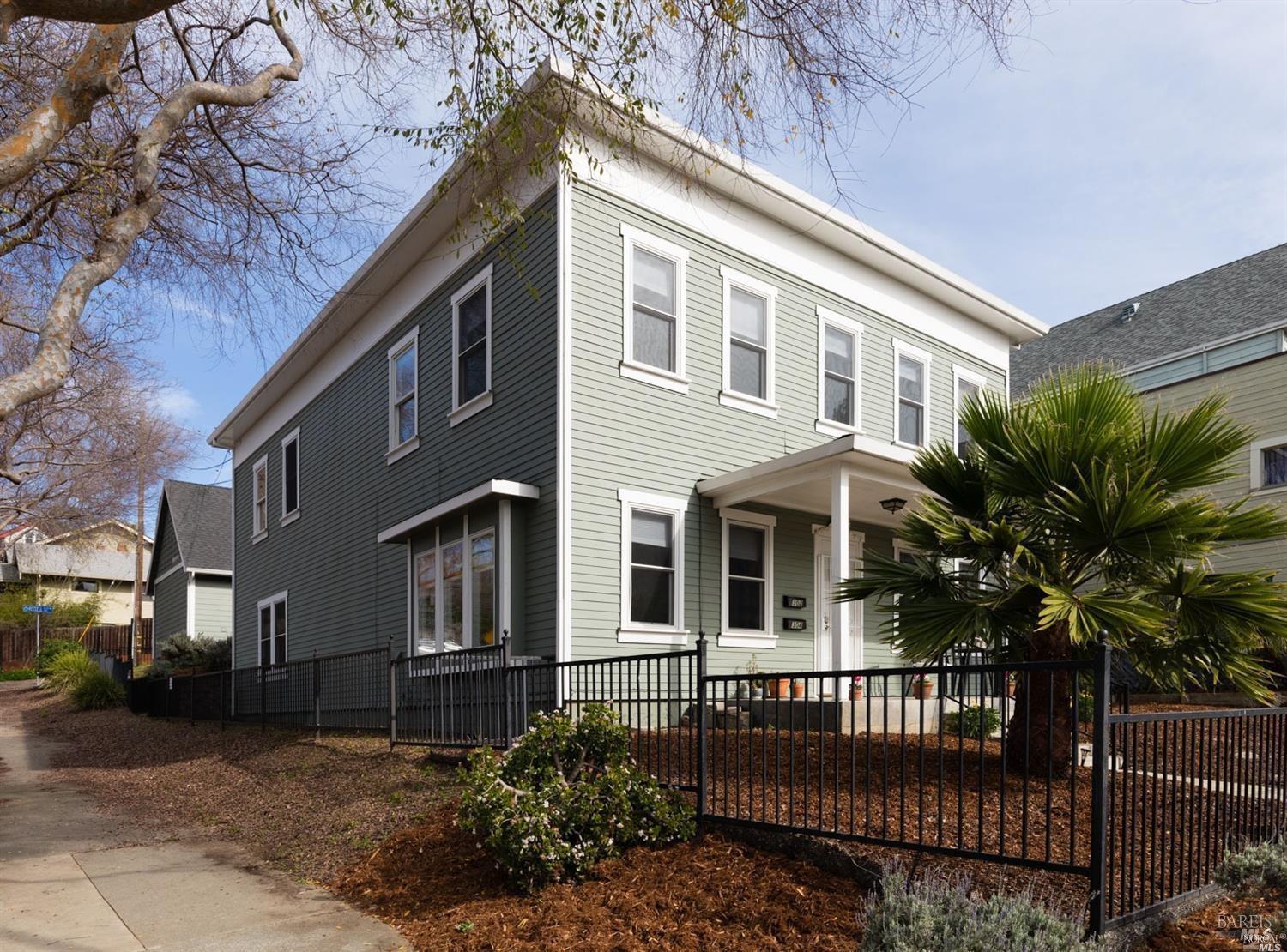 Detail Gallery Image 4 of 8 For 302 Capitol St, Vallejo,  CA 94590 - 3 Beds | 3/1 Baths