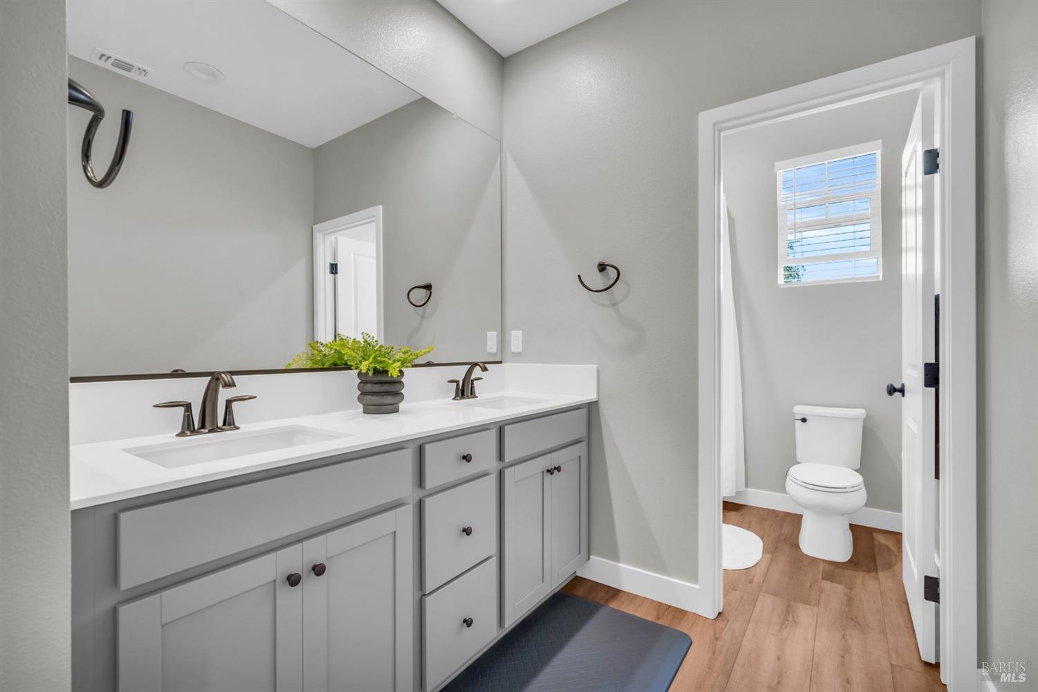 Detail Gallery Image 18 of 31 For 2543 Francisco Ave, Santa Rosa,  CA 95403 - 4 Beds | 3 Baths