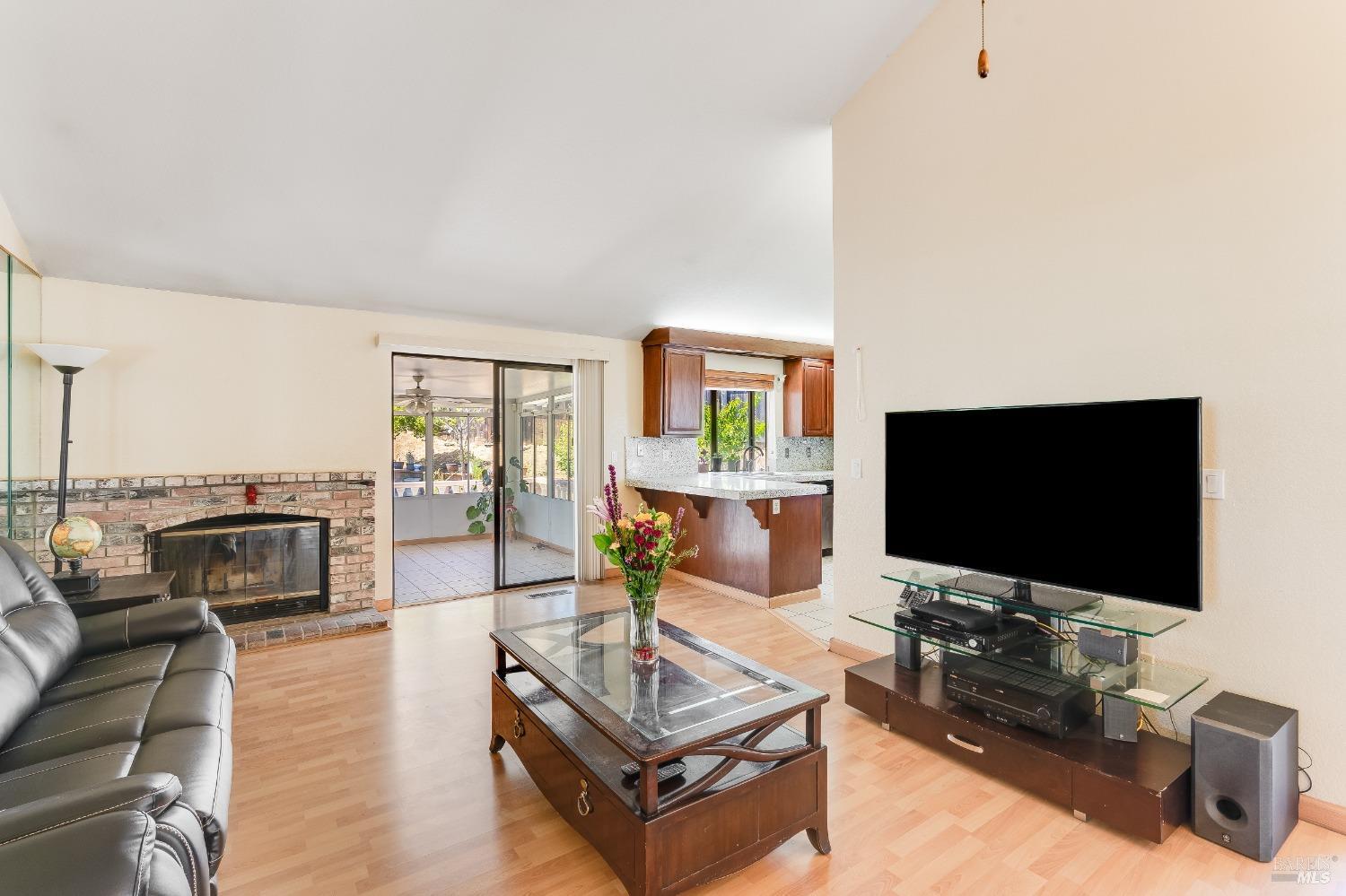 Detail Gallery Image 7 of 20 For 301 Sea Mist Dr, Vallejo,  CA 94591 - 3 Beds | 2 Baths