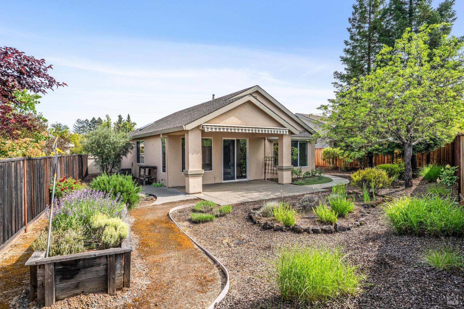 Detail Gallery Image 2 of 42 For 104 Plumeria Ct, Cloverdale,  CA 95425 - 2 Beds | 2 Baths