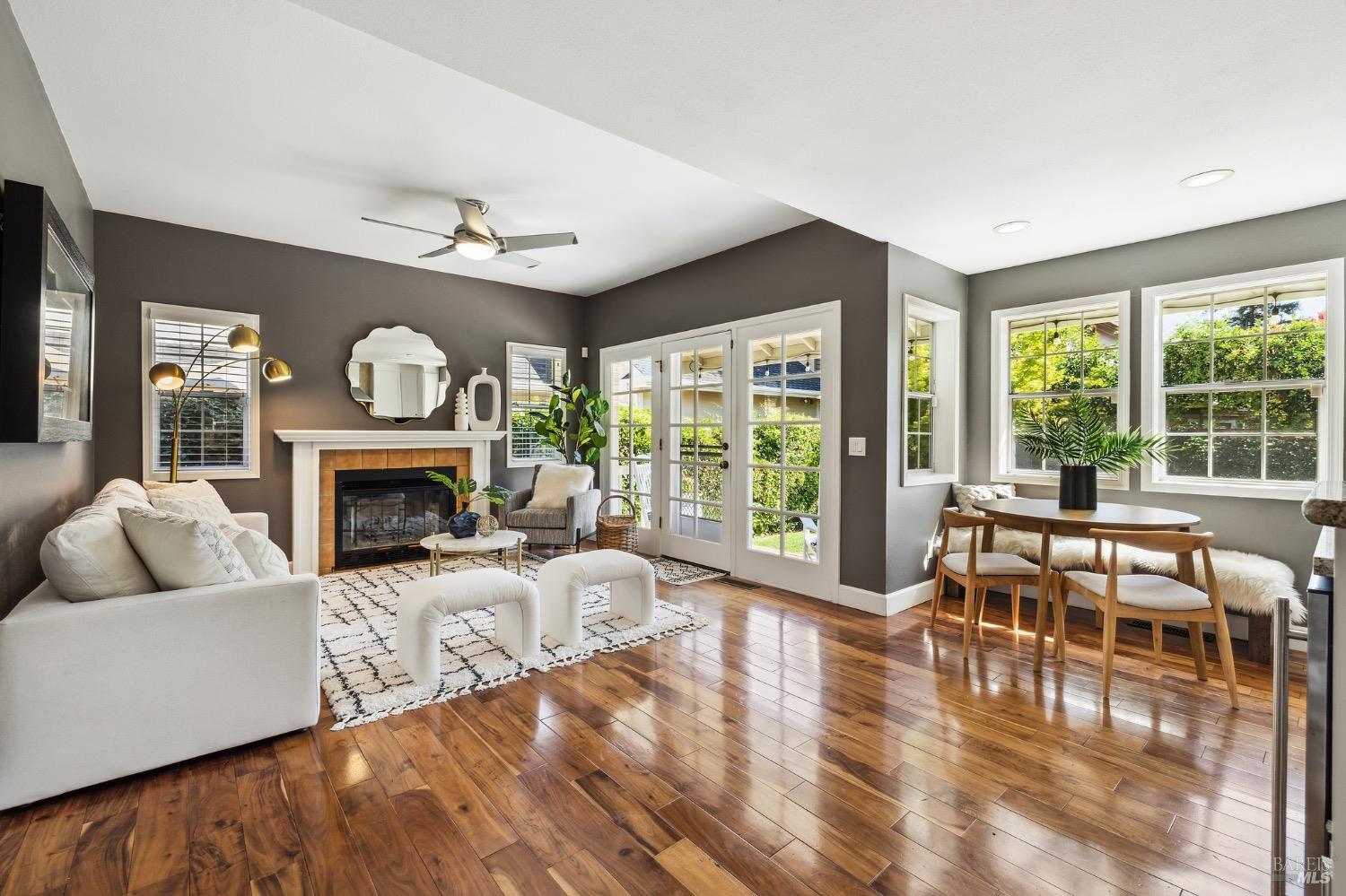 705 Avenue Del Oro