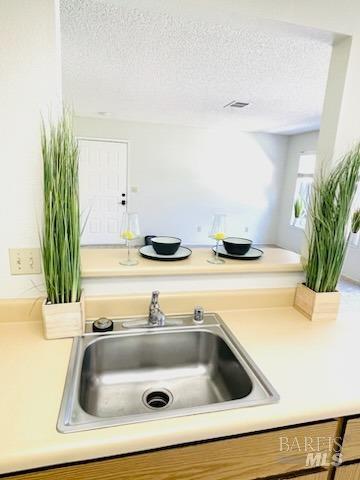 Detail Gallery Image 7 of 11 For 2200 Peach Tree Dr, Fairfield,  CA 94533 - 2 Beds | 2 Baths