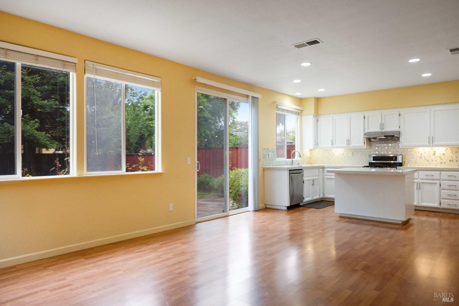 Detail Gallery Image 20 of 72 For 2916 Park Meadow Dr, Santa Rosa,  CA 95407 - 3 Beds | 2/1 Baths