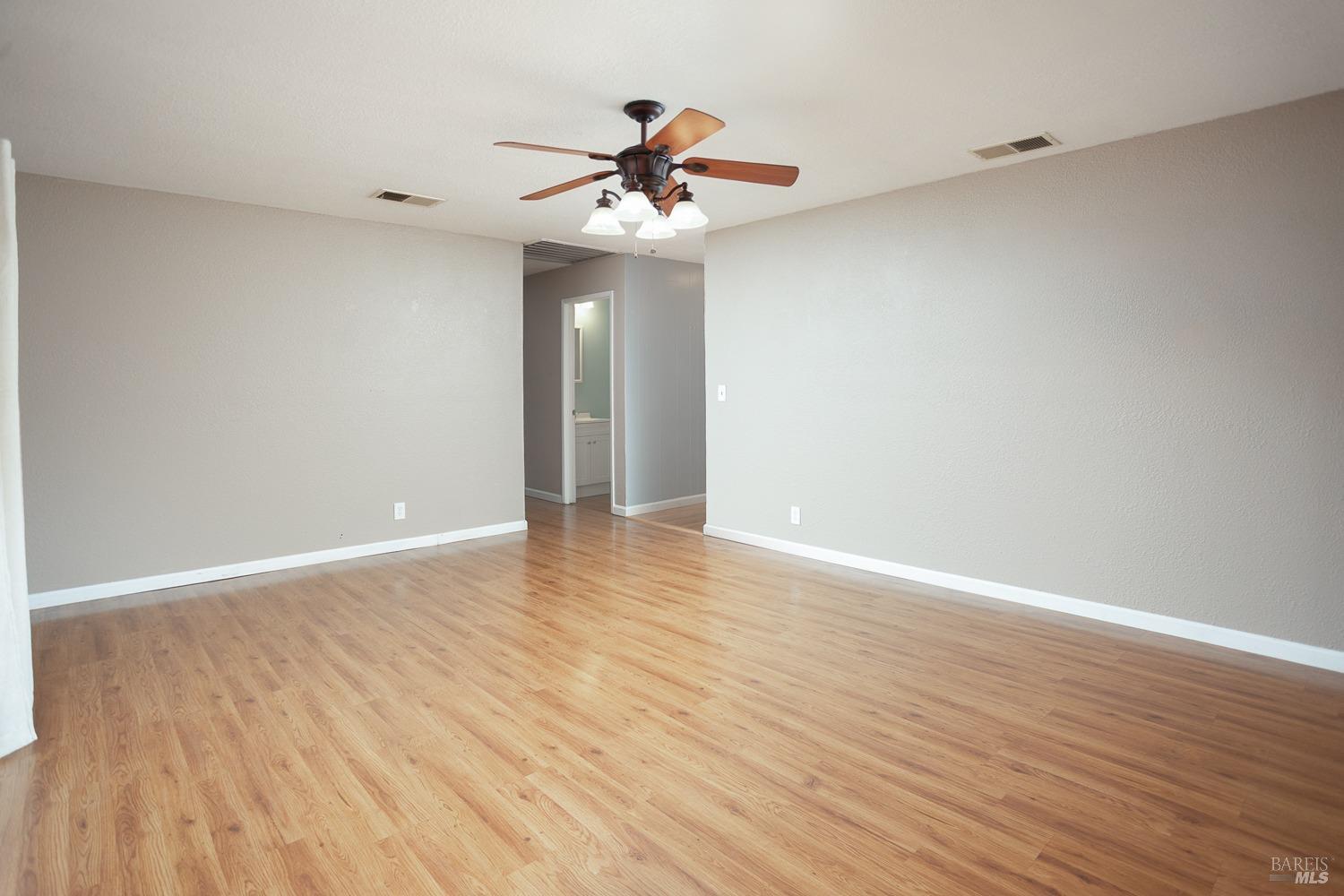 Detail Gallery Image 11 of 35 For 455 Priddy Dr, Dixon,  CA 95620 - 4 Beds | 2 Baths