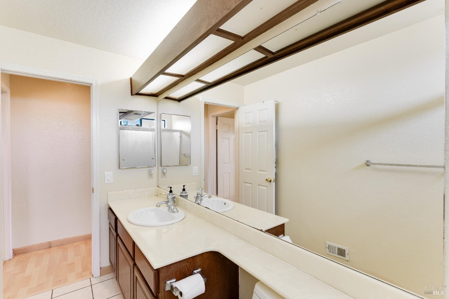 Detail Gallery Image 14 of 20 For 301 Sea Mist Dr, Vallejo,  CA 94591 - 3 Beds | 2 Baths
