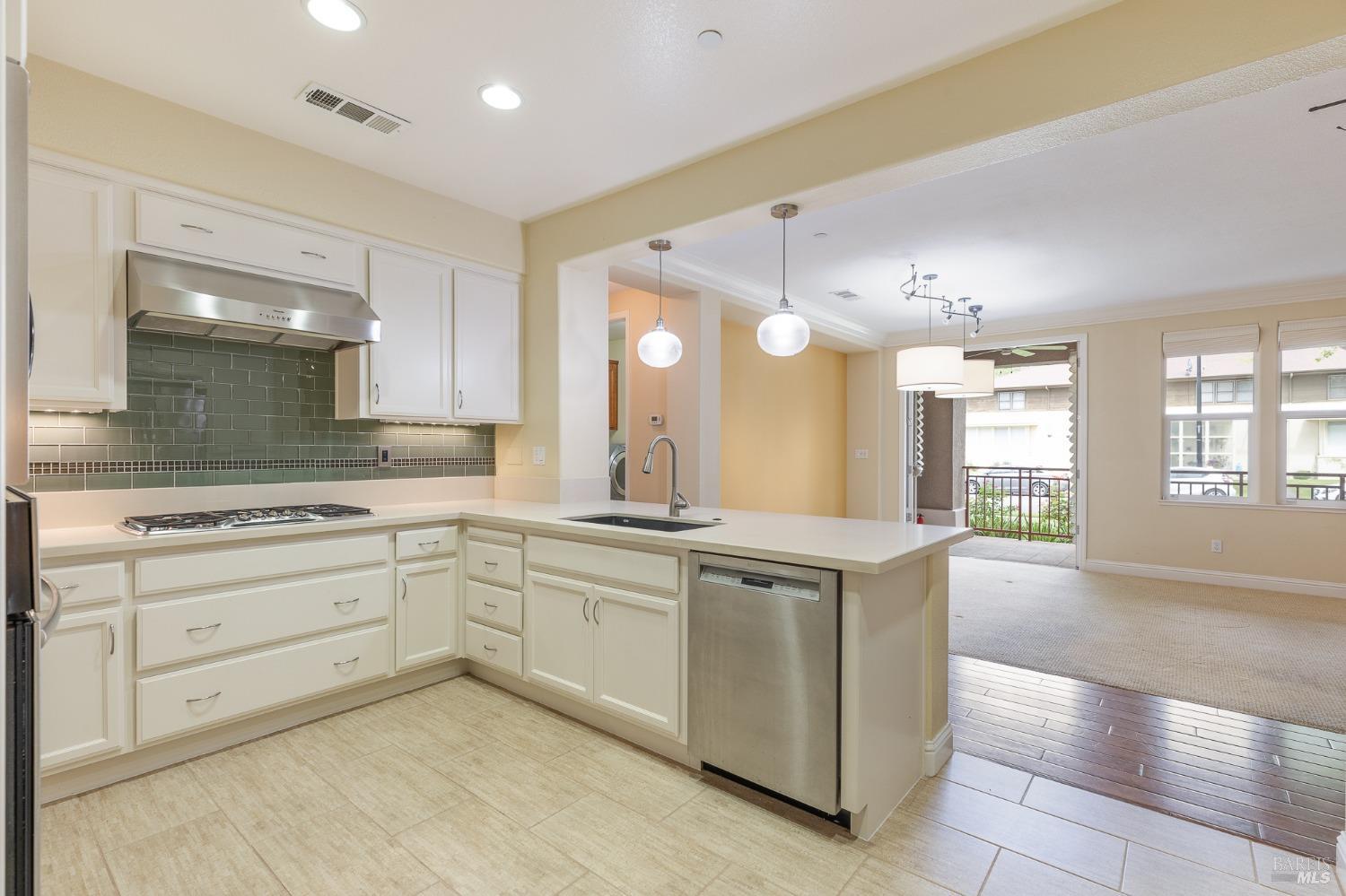 Detail Gallery Image 21 of 42 For 1105 Azuar Ave, Vallejo,  CA 94592 - 3 Beds | 2 Baths