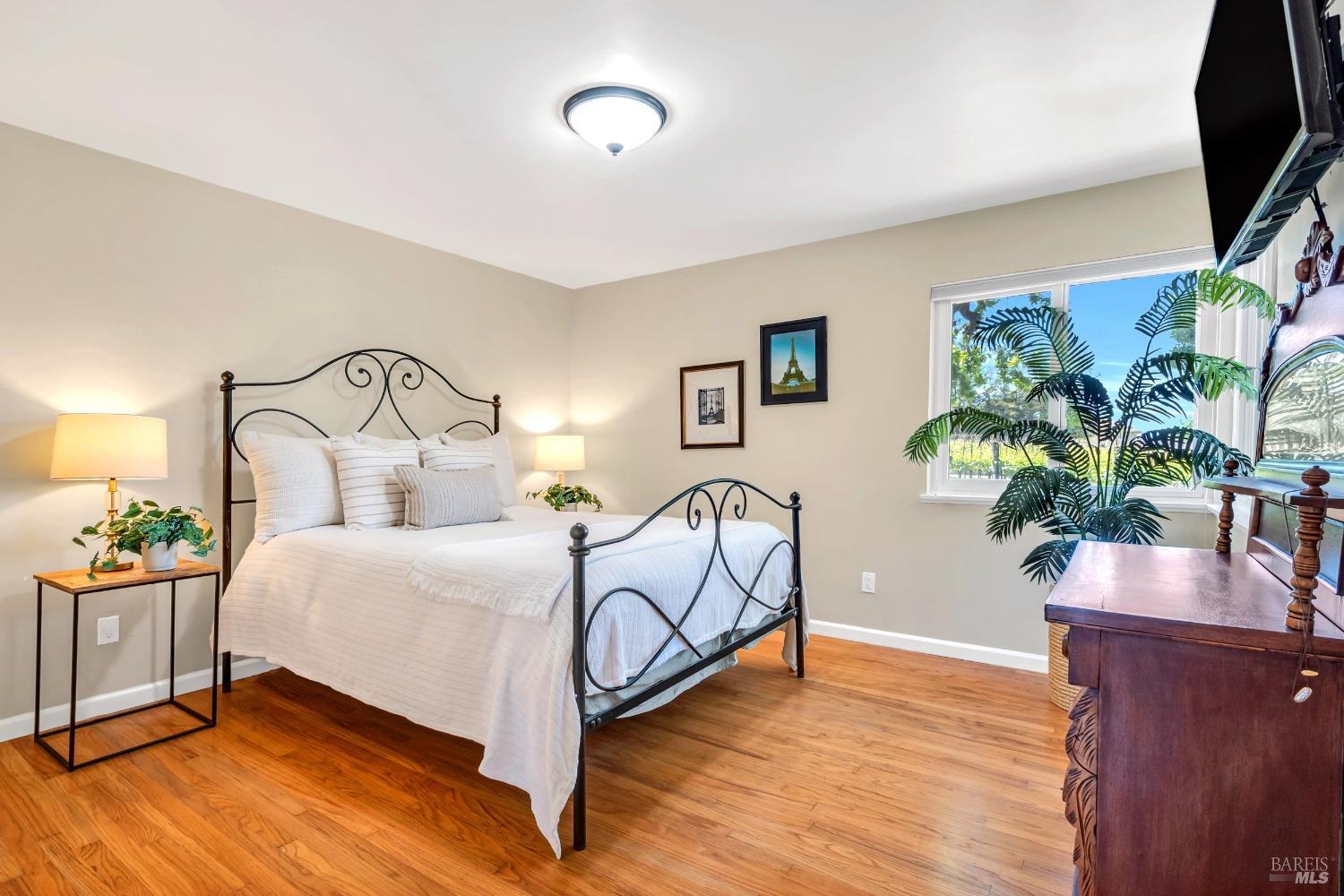 Detail Gallery Image 24 of 79 For 3950 Black Oak Dr, Santa Rosa,  CA 95401 - 4 Beds | 4/1 Baths