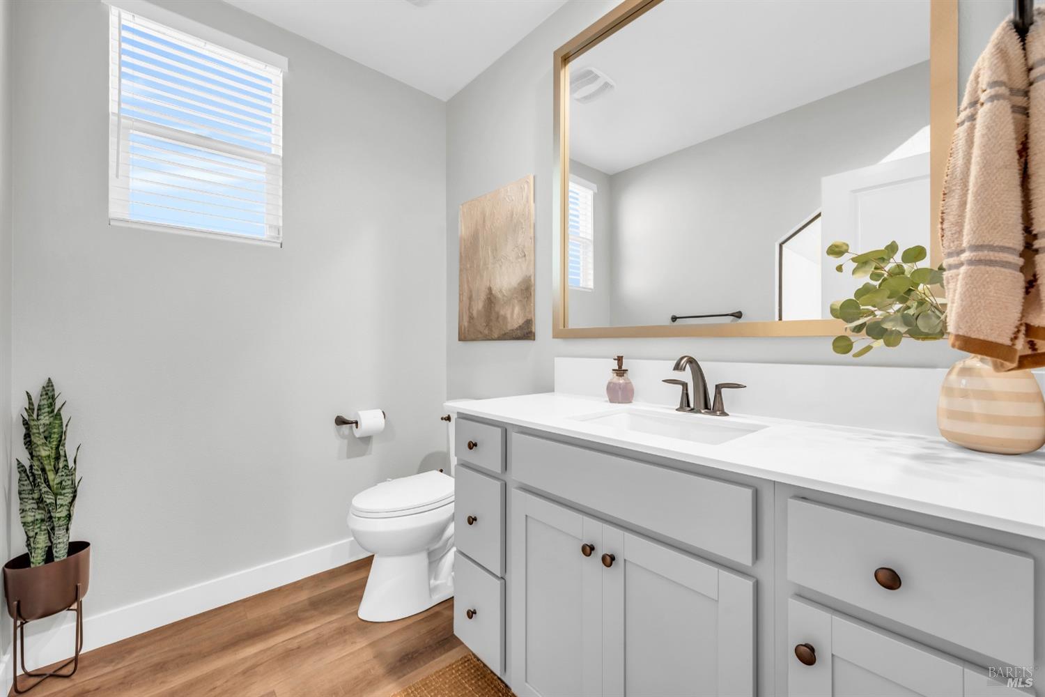 Detail Gallery Image 5 of 31 For 2543 Francisco Ave, Santa Rosa,  CA 95403 - 4 Beds | 3 Baths