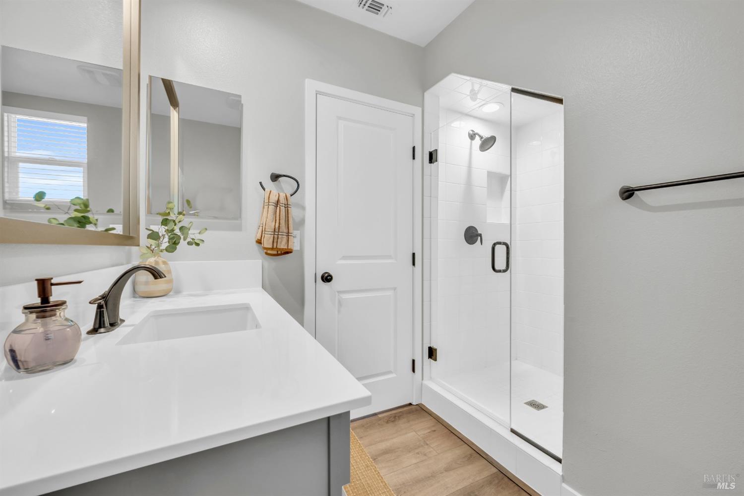 Detail Gallery Image 6 of 31 For 2543 Francisco Ave, Santa Rosa,  CA 95403 - 4 Beds | 3 Baths