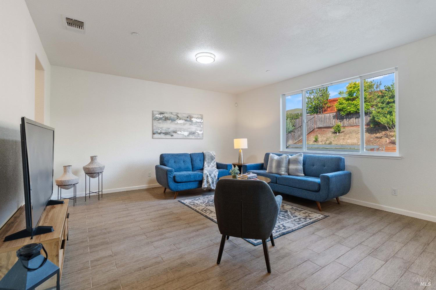Detail Gallery Image 15 of 51 For 2326 Ray Venning Ct, Fairfield,  CA 94533 - 4 Beds | 3/1 Baths