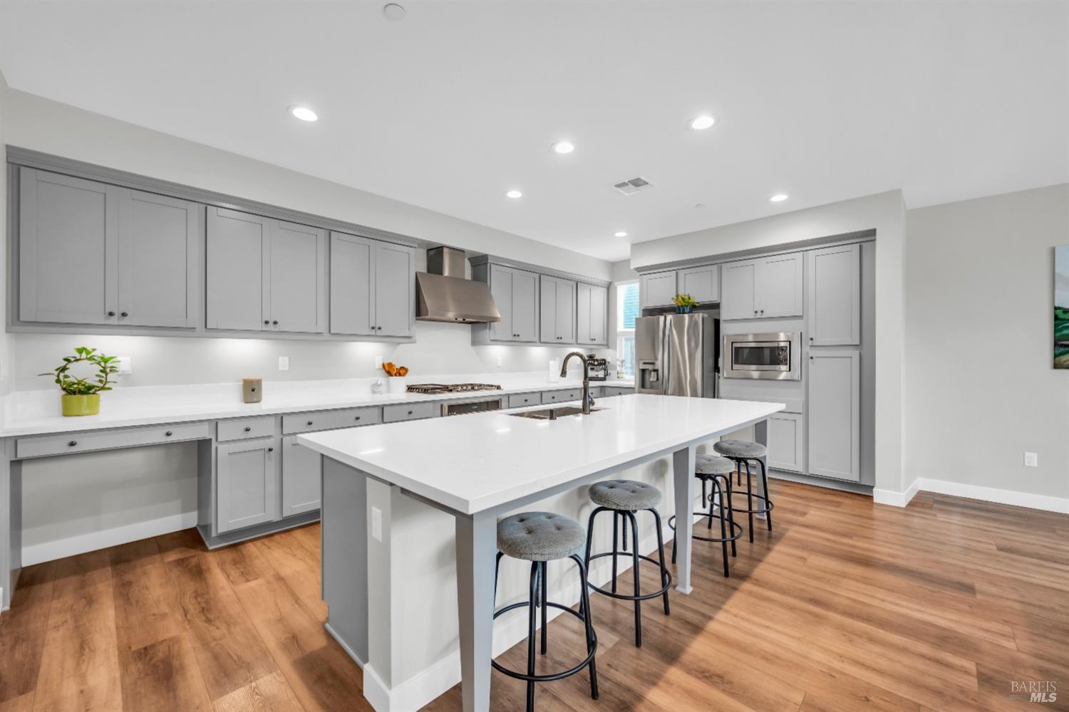 Detail Gallery Image 7 of 31 For 2543 Francisco Ave, Santa Rosa,  CA 95403 - 4 Beds | 3 Baths