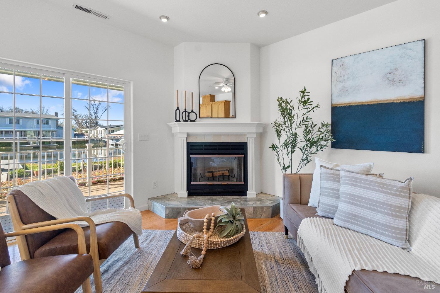 Detail Gallery Image 4 of 47 For 3193 Saint Francis Dr, Lakeport,  CA 95453 - 3 Beds | 2 Baths
