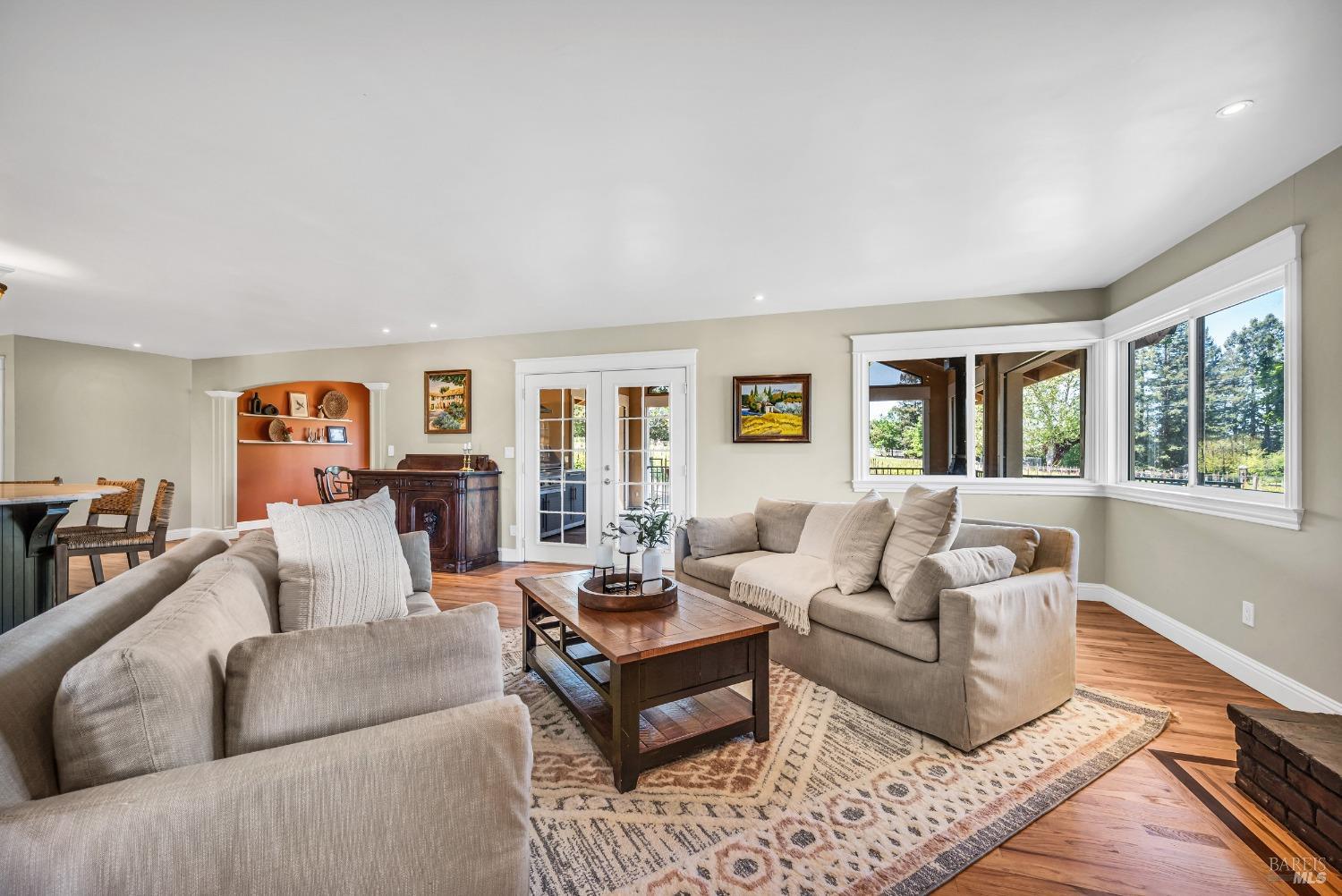 Detail Gallery Image 19 of 79 For 3950 Black Oak Dr, Santa Rosa,  CA 95401 - 4 Beds | 4/1 Baths