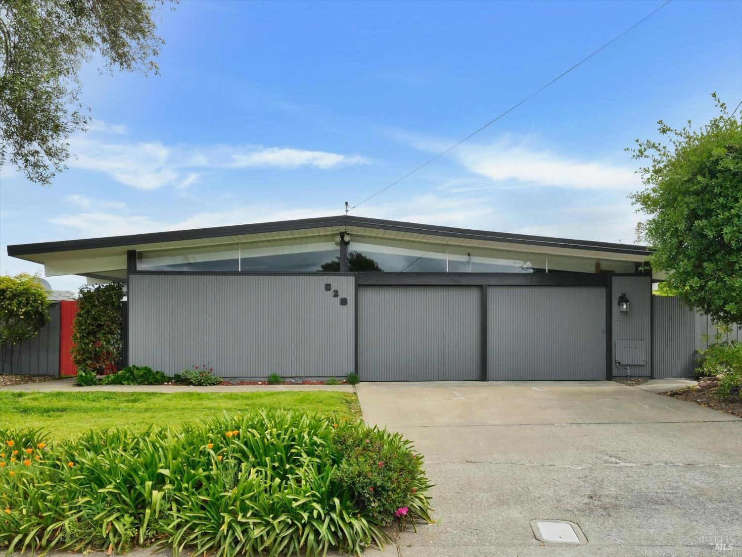 Detail Gallery Image 1 of 25 For 628 Bamboo Ter, San Rafael,  CA 94903 - 3 Beds | 2 Baths