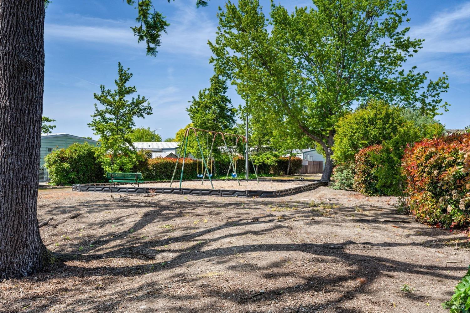 Detail Gallery Image 16 of 16 For 222 Arboleda Dr, Santa Rosa,  CA 95401 - 2 Beds | 2 Baths