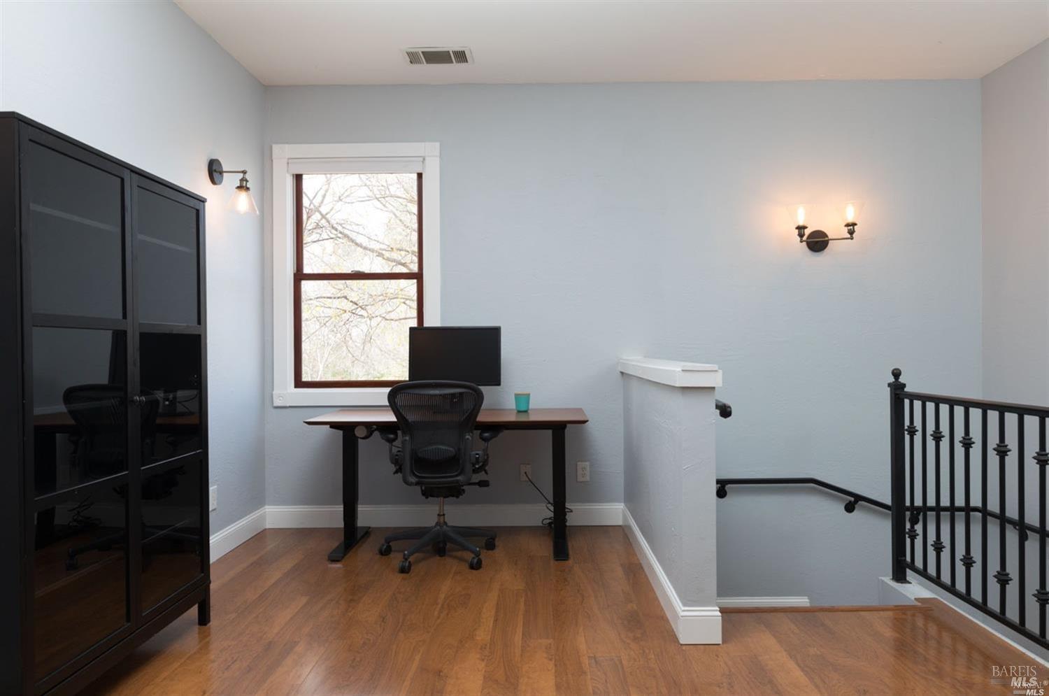Detail Gallery Image 6 of 8 For 302 Capitol St, Vallejo,  CA 94590 - 3 Beds | 3/1 Baths