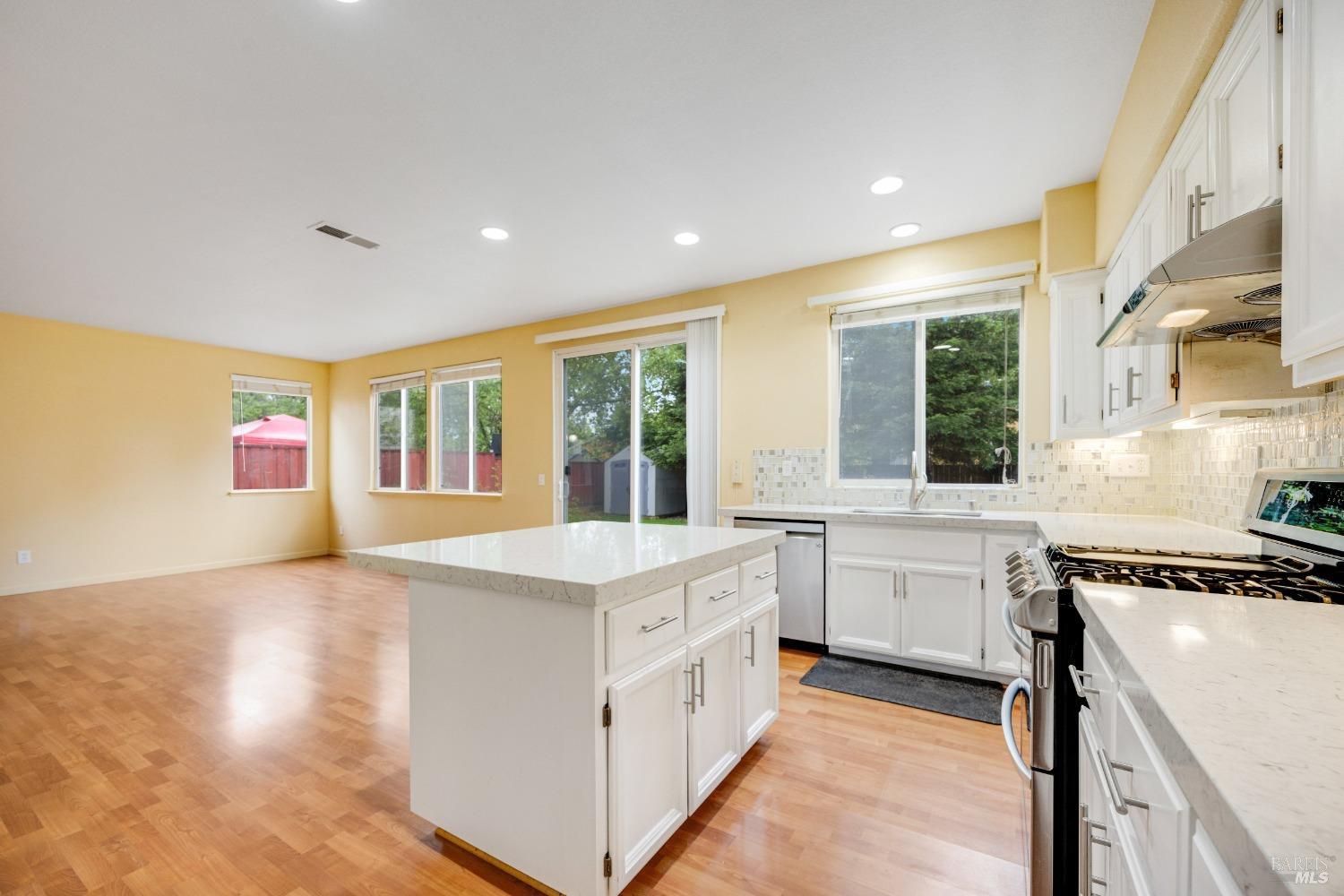 Detail Gallery Image 24 of 72 For 2916 Park Meadow Dr, Santa Rosa,  CA 95407 - 3 Beds | 2/1 Baths