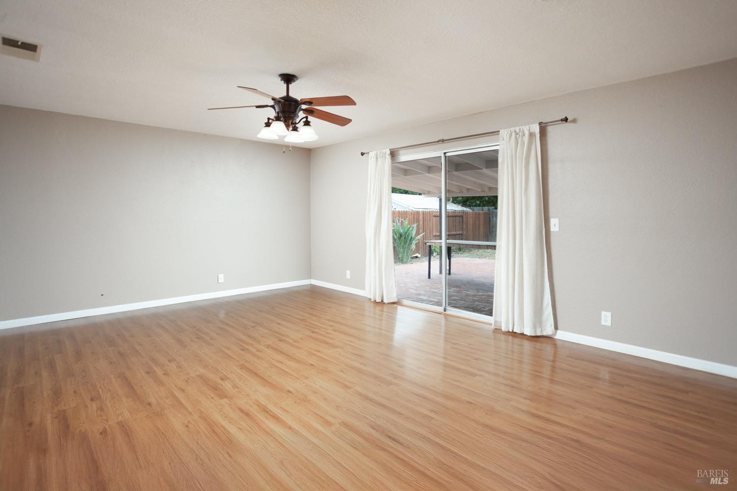 Detail Gallery Image 9 of 35 For 455 Priddy Dr, Dixon,  CA 95620 - 4 Beds | 2 Baths