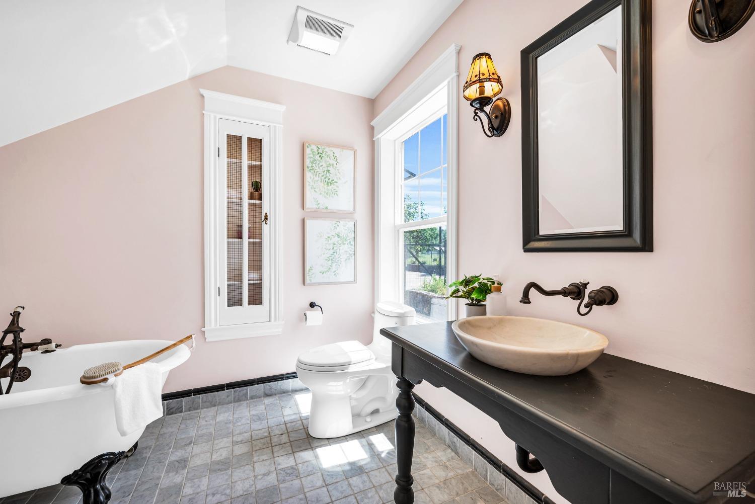 Detail Gallery Image 34 of 79 For 3950 Black Oak Dr, Santa Rosa,  CA 95401 - 4 Beds | 4/1 Baths