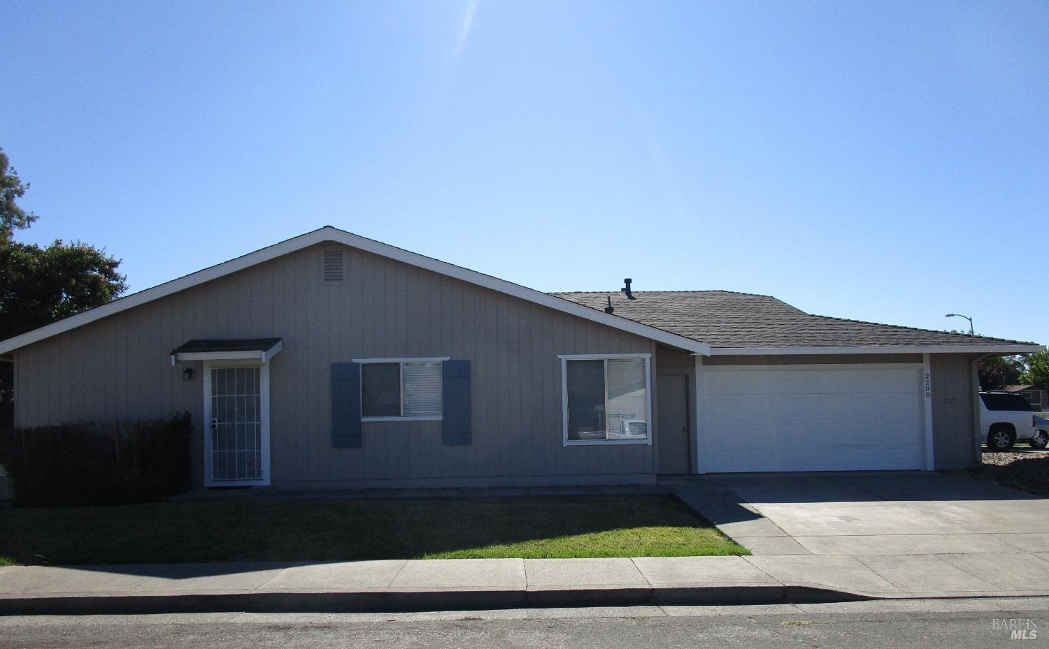 Detail Gallery Image 1 of 11 For 2200 Peach Tree Dr, Fairfield,  CA 94533 - 2 Beds | 2 Baths