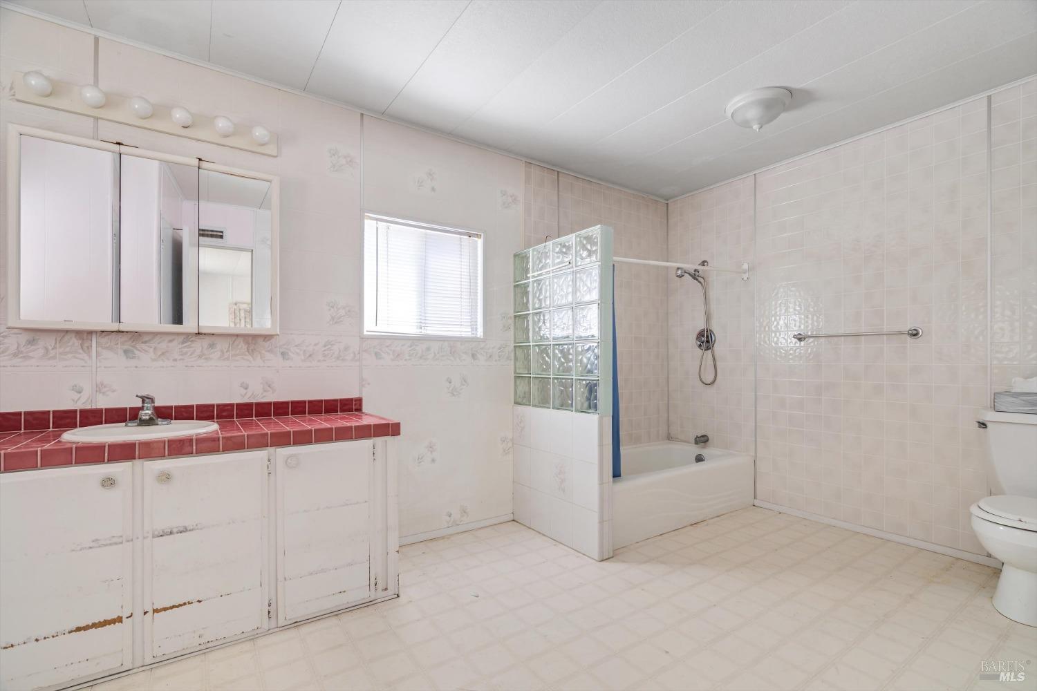 Detail Gallery Image 11 of 16 For 222 Arboleda Dr, Santa Rosa,  CA 95401 - 2 Beds | 2 Baths