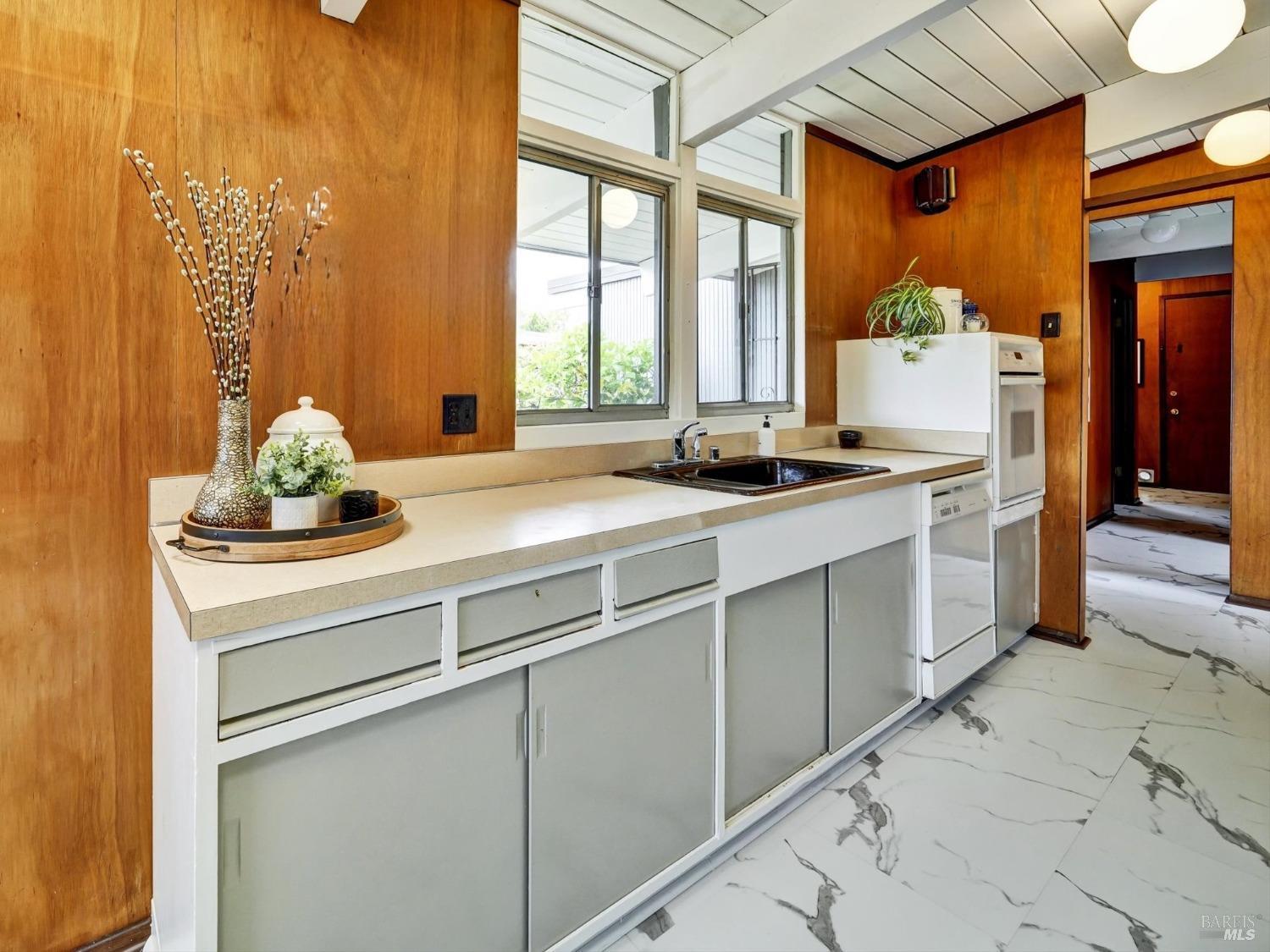 Detail Gallery Image 8 of 25 For 628 Bamboo Ter, San Rafael,  CA 94903 - 3 Beds | 2 Baths