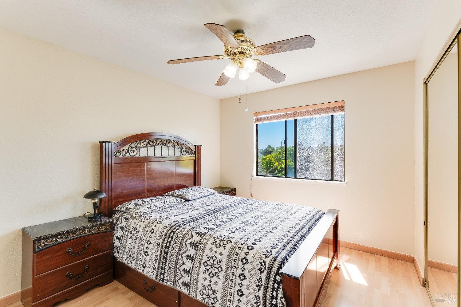 Detail Gallery Image 13 of 20 For 301 Sea Mist Dr, Vallejo,  CA 94591 - 3 Beds | 2 Baths