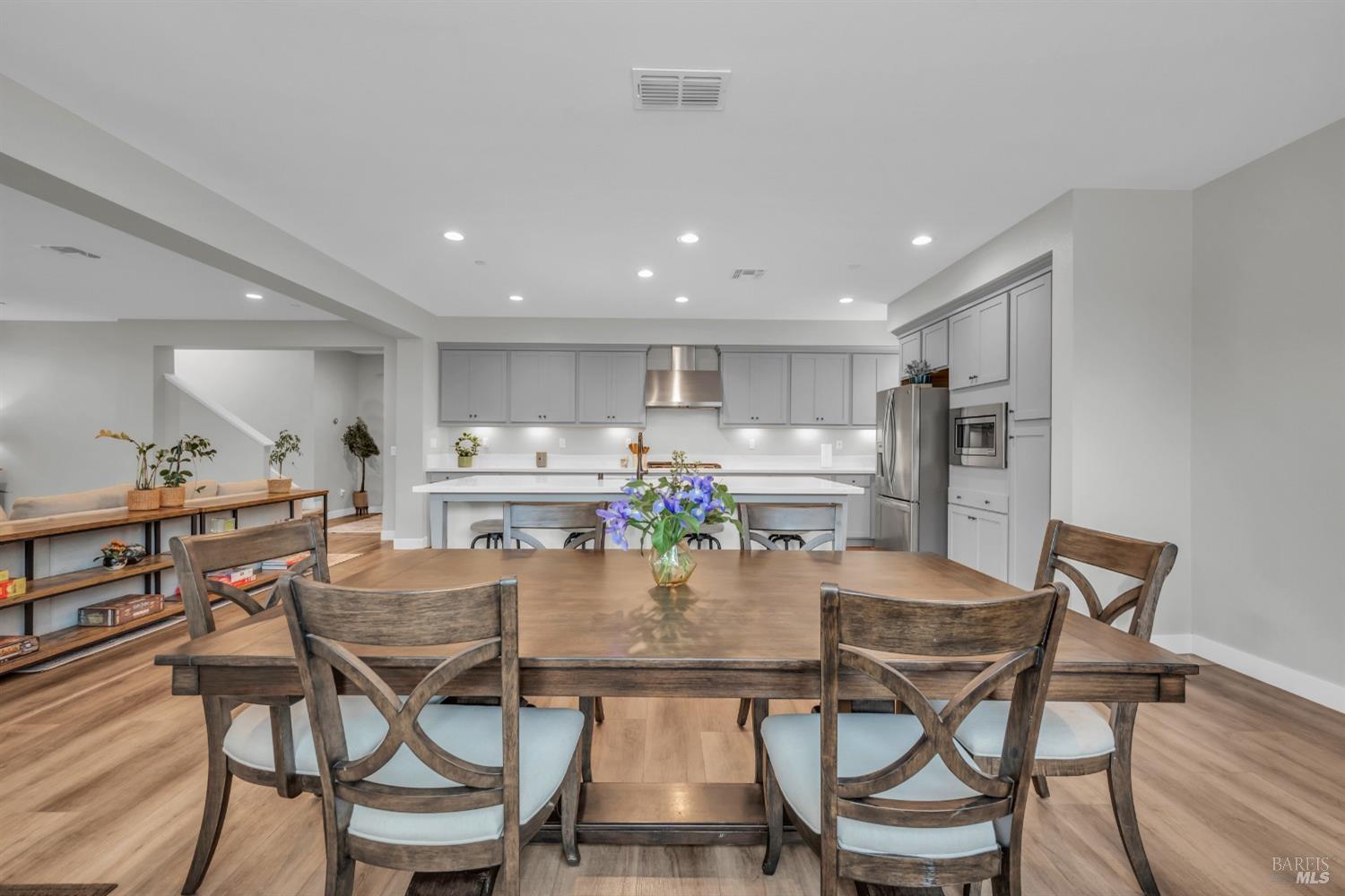 Detail Gallery Image 12 of 31 For 2543 Francisco Ave, Santa Rosa,  CA 95403 - 4 Beds | 3 Baths