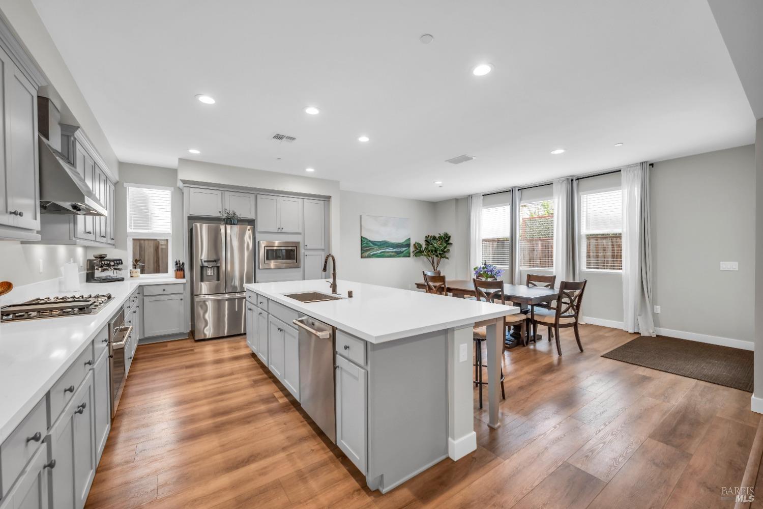 Detail Gallery Image 8 of 31 For 2543 Francisco Ave, Santa Rosa,  CA 95403 - 4 Beds | 3 Baths