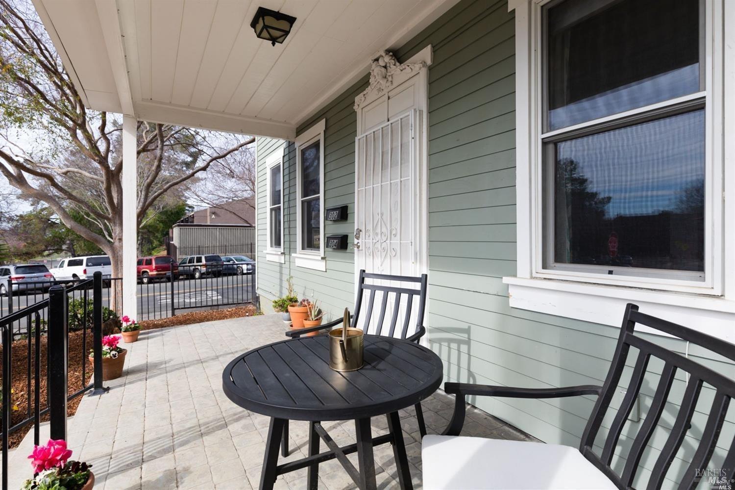 Detail Gallery Image 2 of 8 For 302 Capitol St, Vallejo,  CA 94590 - 3 Beds | 3/1 Baths