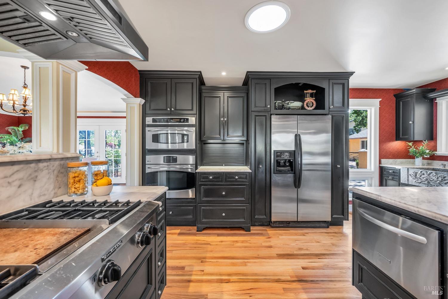Detail Gallery Image 9 of 79 For 3950 Black Oak Dr, Santa Rosa,  CA 95401 - 4 Beds | 4/1 Baths