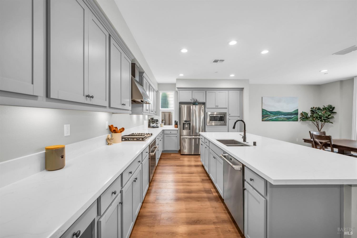 Detail Gallery Image 9 of 31 For 2543 Francisco Ave, Santa Rosa,  CA 95403 - 4 Beds | 3 Baths