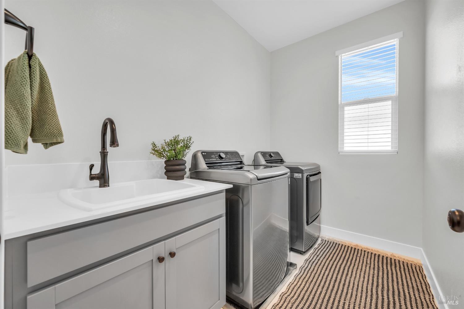 Detail Gallery Image 19 of 31 For 2543 Francisco Ave, Santa Rosa,  CA 95403 - 4 Beds | 3 Baths