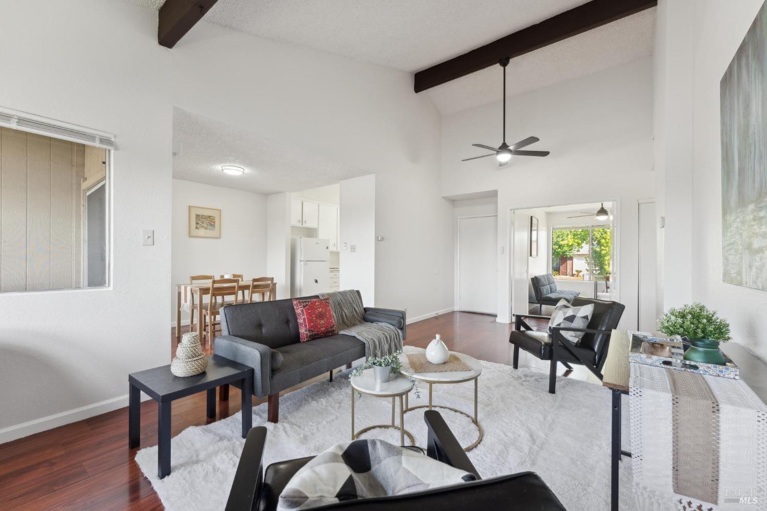 Detail Gallery Image 4 of 17 For 355 Parkview Ter #A6,  Vallejo,  CA 94589 - 3 Beds | 2 Baths