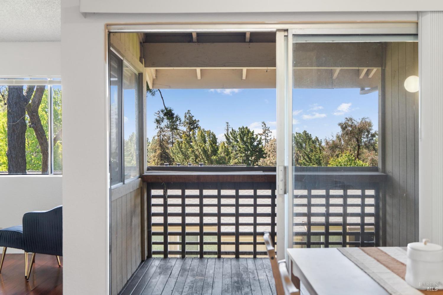 Detail Gallery Image 9 of 17 For 355 Parkview Ter #A6,  Vallejo,  CA 94589 - 3 Beds | 2 Baths