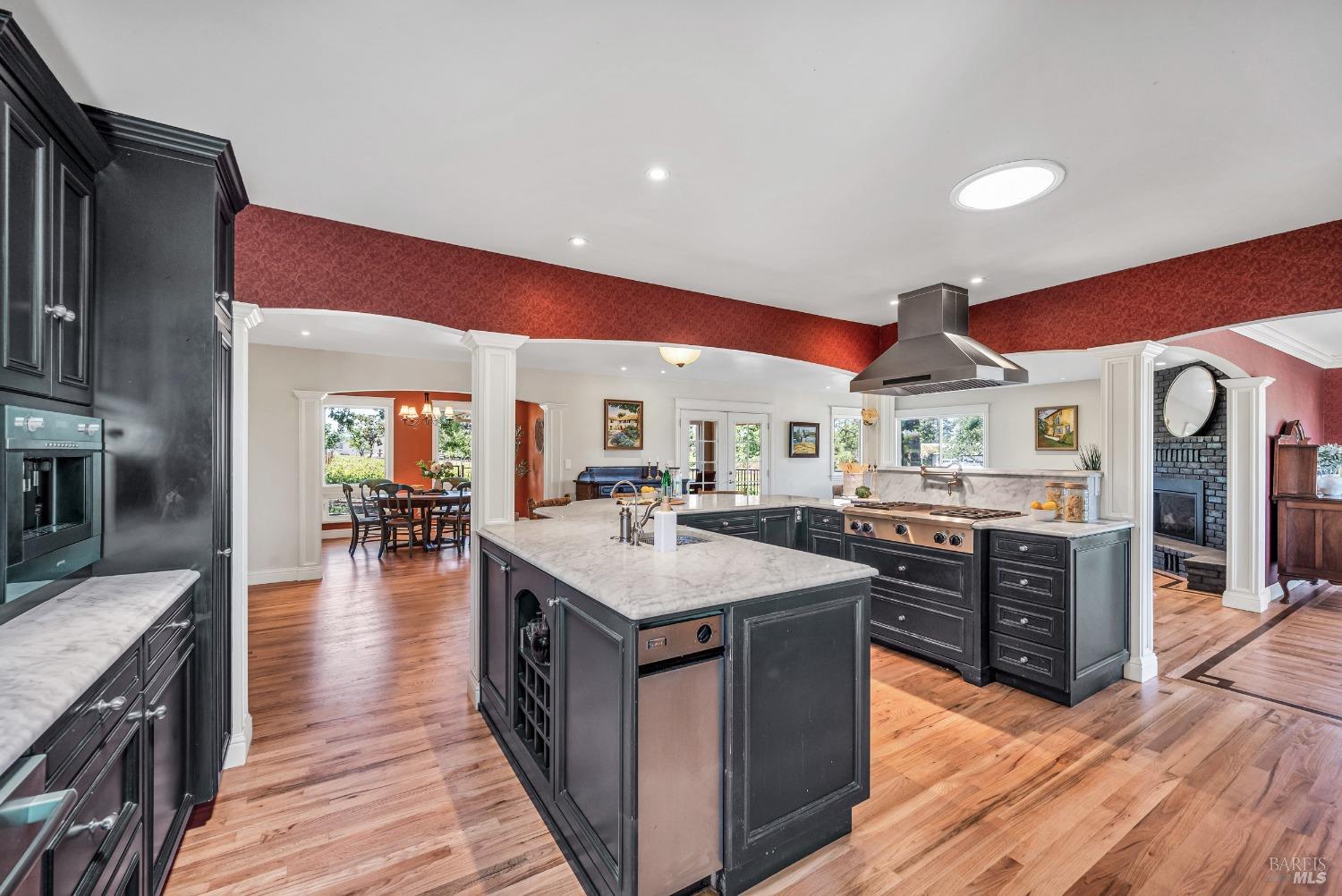 Detail Gallery Image 10 of 79 For 3950 Black Oak Dr, Santa Rosa,  CA 95401 - 4 Beds | 4/1 Baths
