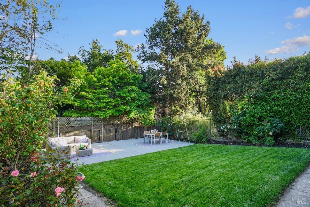 Detail Gallery Image 40 of 45 For 1074 Annerley Rd, Piedmont,  CA 94610 - 4 Beds | 3 Baths