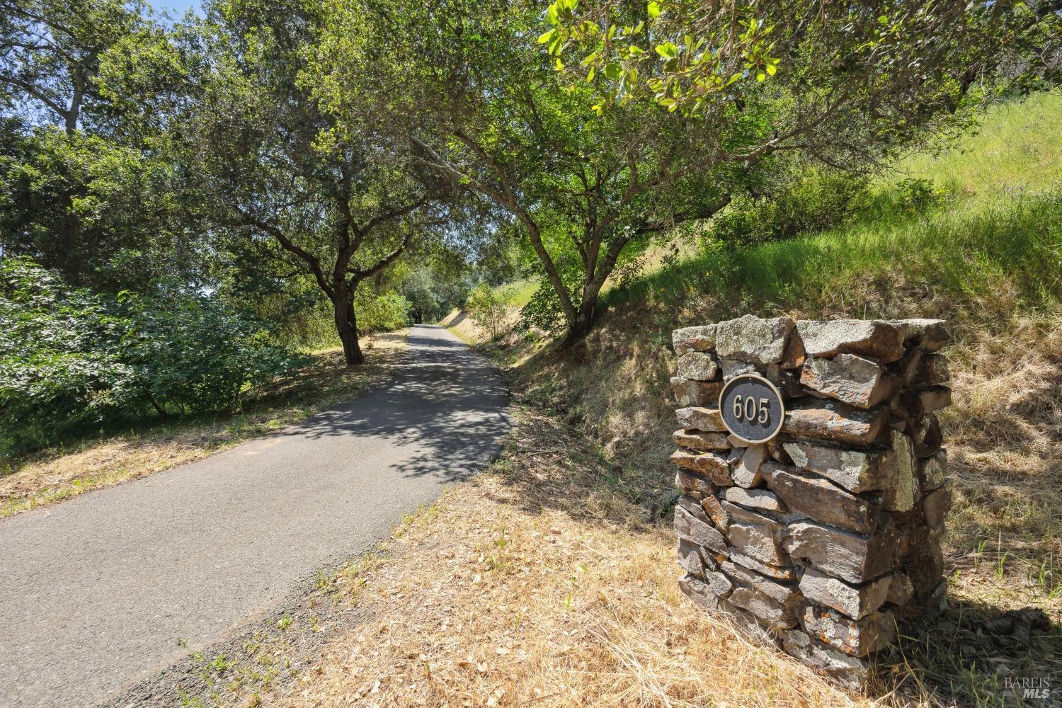 Detail Gallery Image 3 of 26 For 605 Cavedale Rd, Sonoma,  CA 95476 - 2 Beds | 1 Baths
