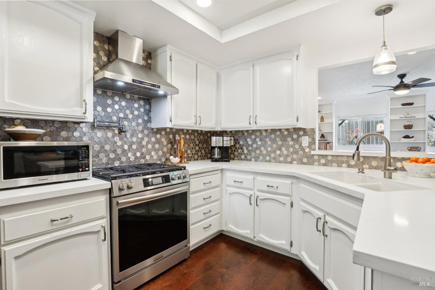 Detail Gallery Image 16 of 68 For 218 Ballindine Dr, Vacaville,  CA 95688 - 4 Beds | 3 Baths