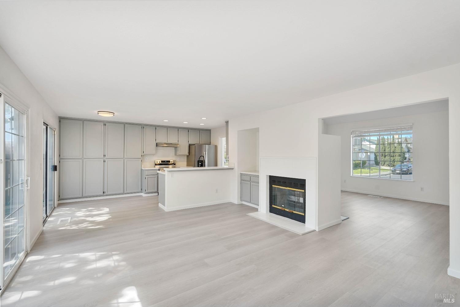 Detail Gallery Image 13 of 64 For 948 Shadywood Cir, Suisun City,  CA 94585 - 4 Beds | 2/1 Baths