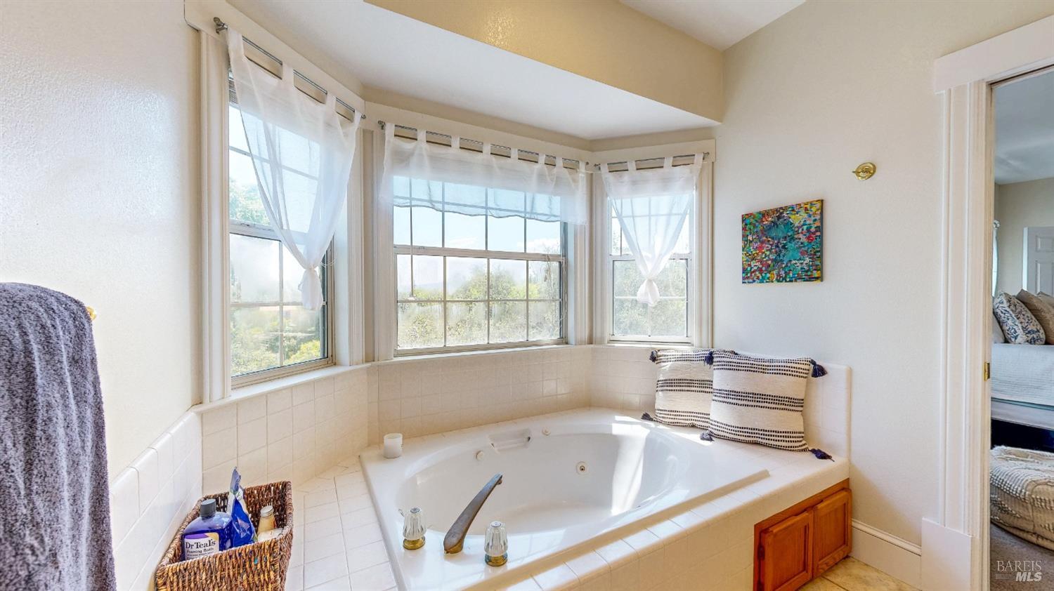 Detail Gallery Image 24 of 62 For 125 Oakbrook Ln, Cloverdale,  CA 95425 - 4 Beds | 3 Baths
