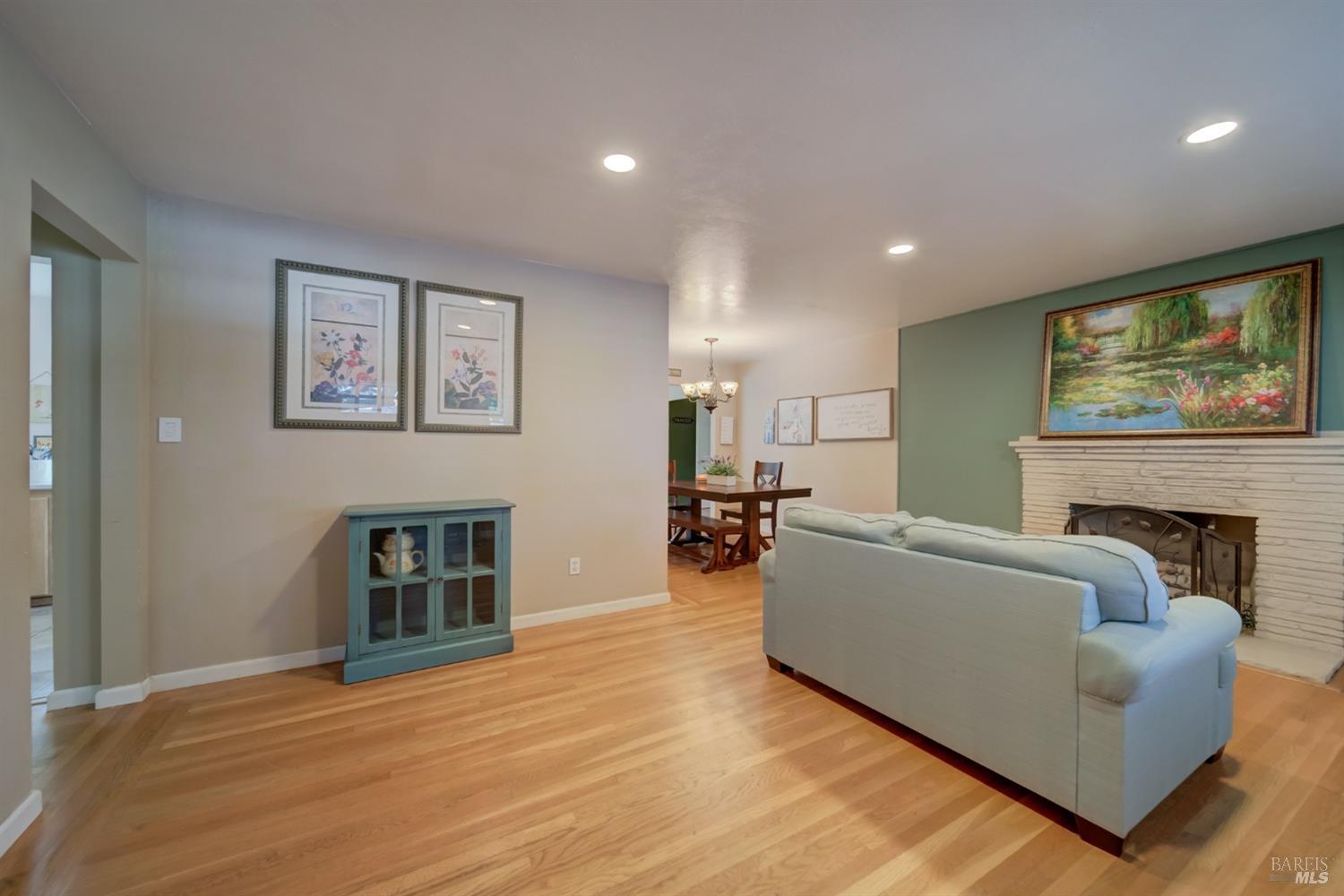 Detail Gallery Image 5 of 40 For 2160 Frederick St, Concord,  CA 94520 - 5 Beds | 2 Baths